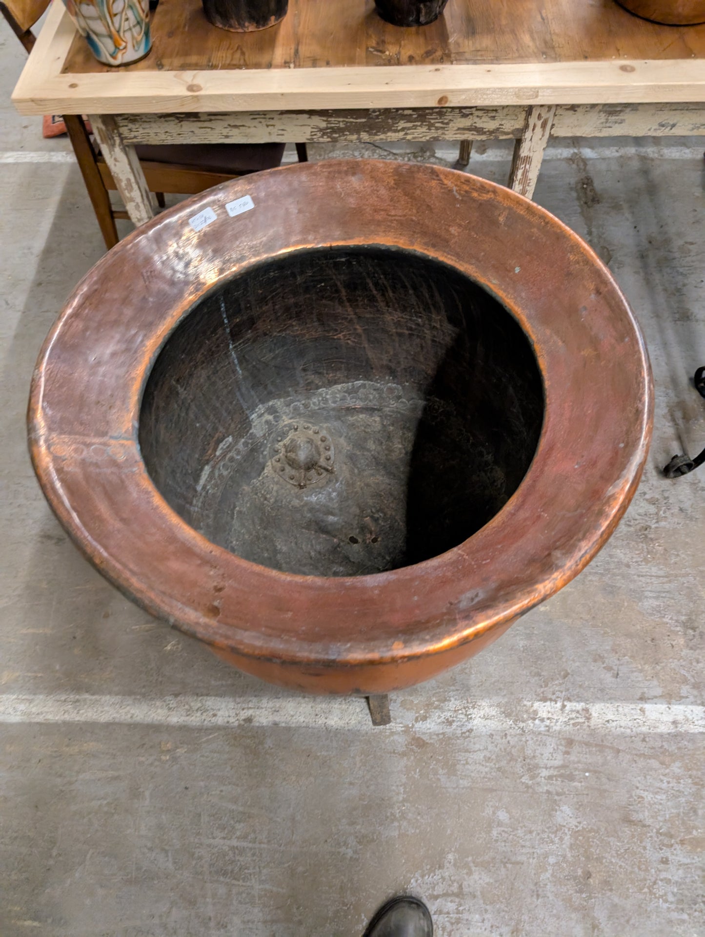 A large copper riveted Cauldron XIXe