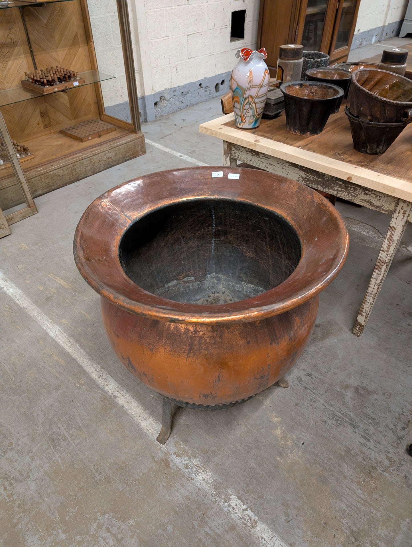 A large copper riveted Cauldron XIXe