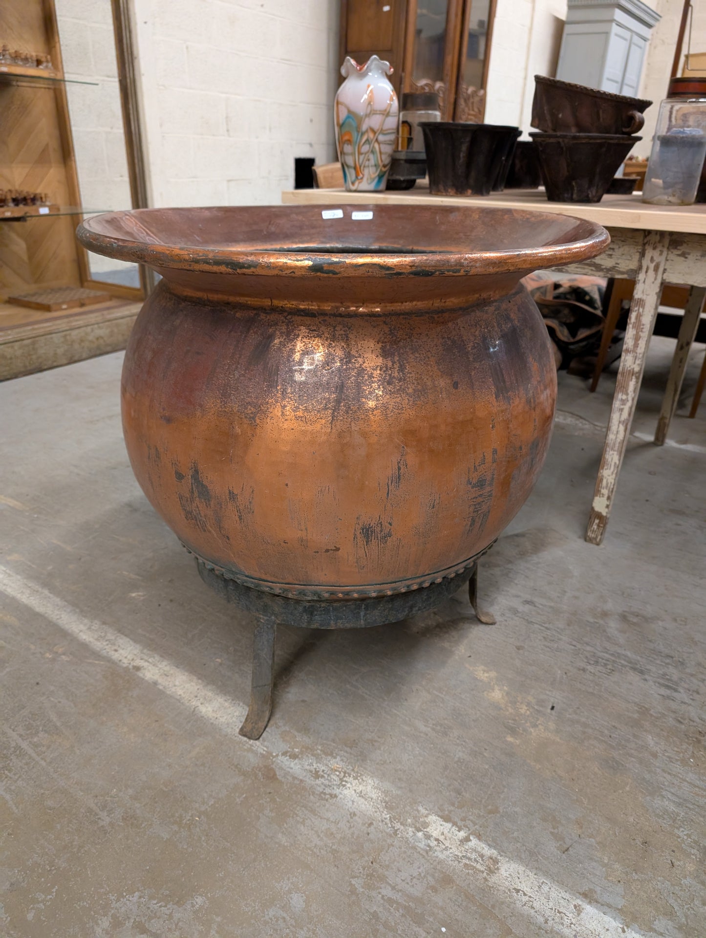 A large copper riveted Cauldron XIXe