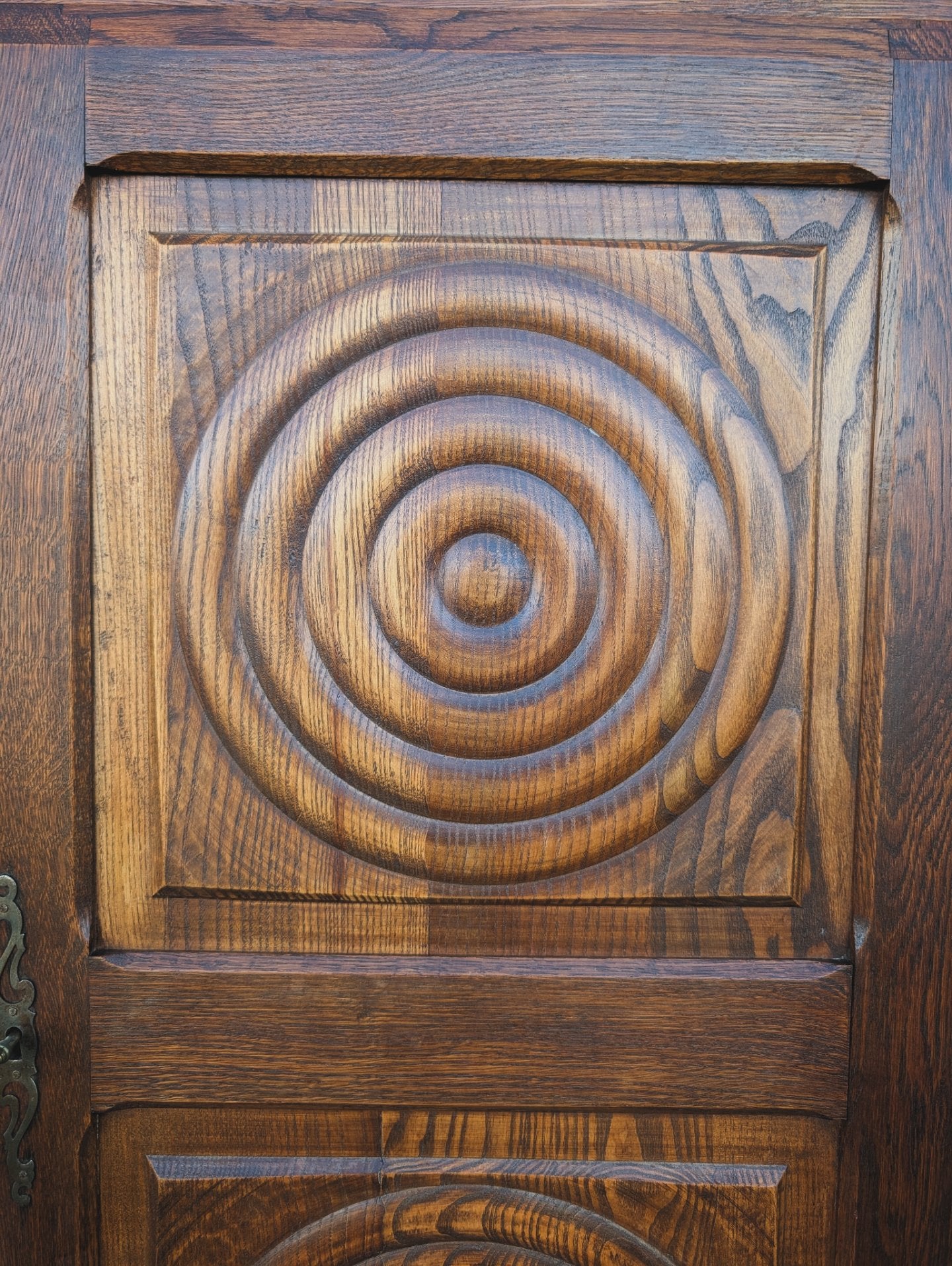 Dudouyt Style Cabinet