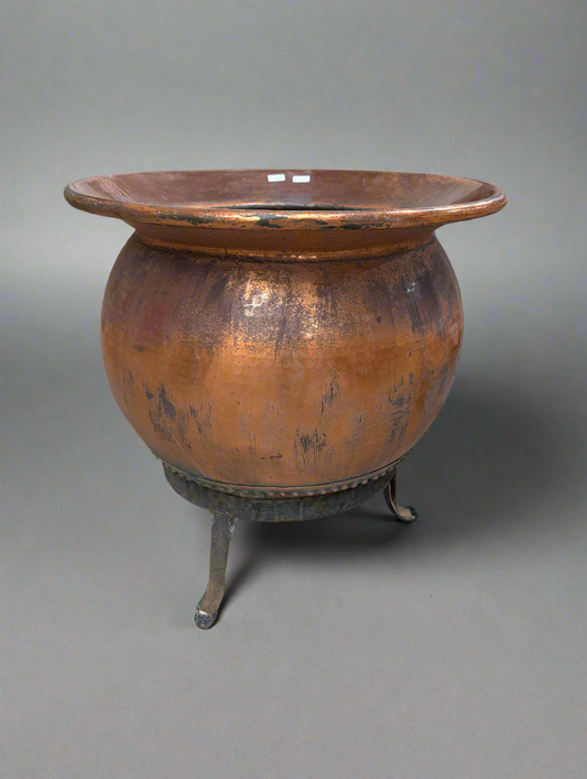 A large copper riveted Cauldron XIXe