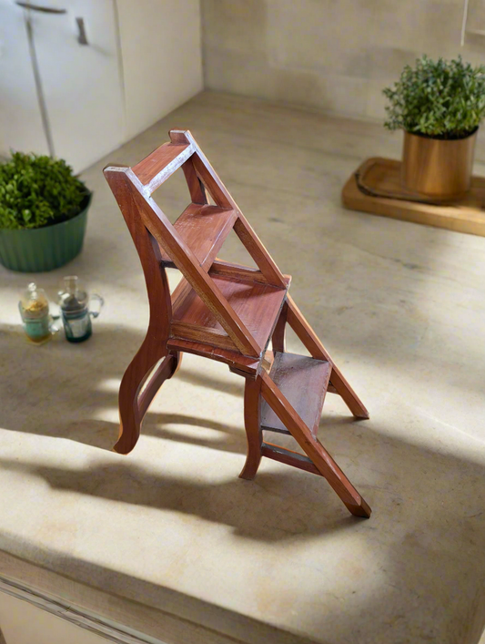 Metamorphic step-ladder chair