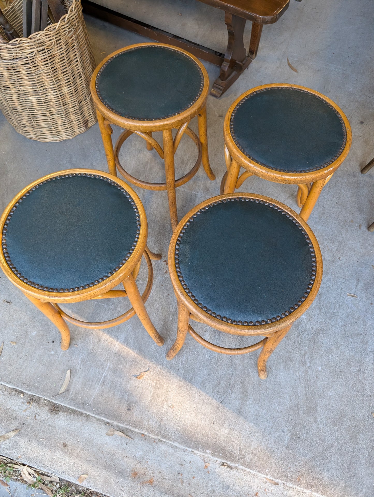 Set of 4 bar stool thonet style with leather top.