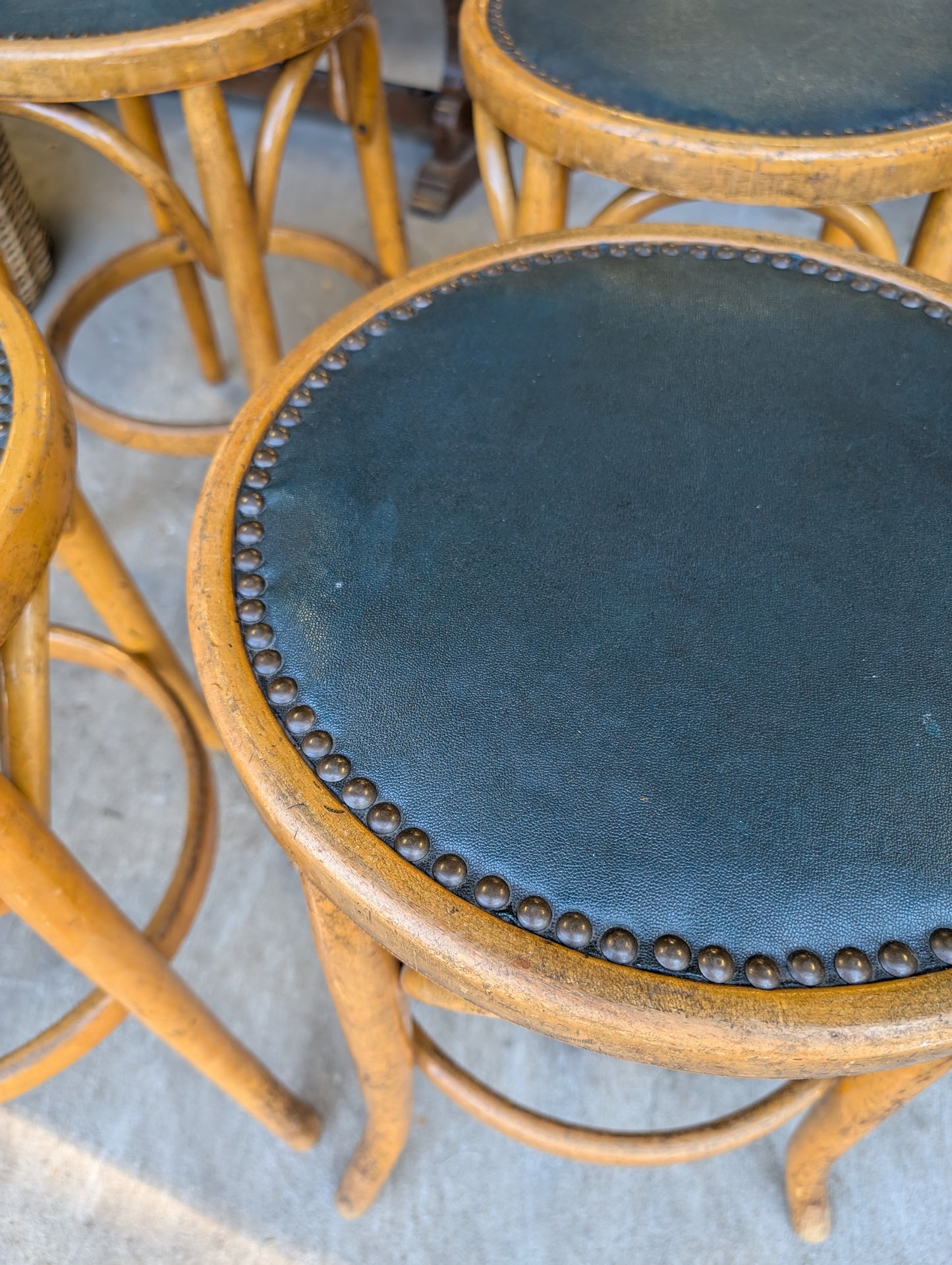 Set of 4 bar stool thonet style with leather top.
