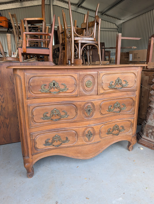 C18th Walnut chest of Drawers