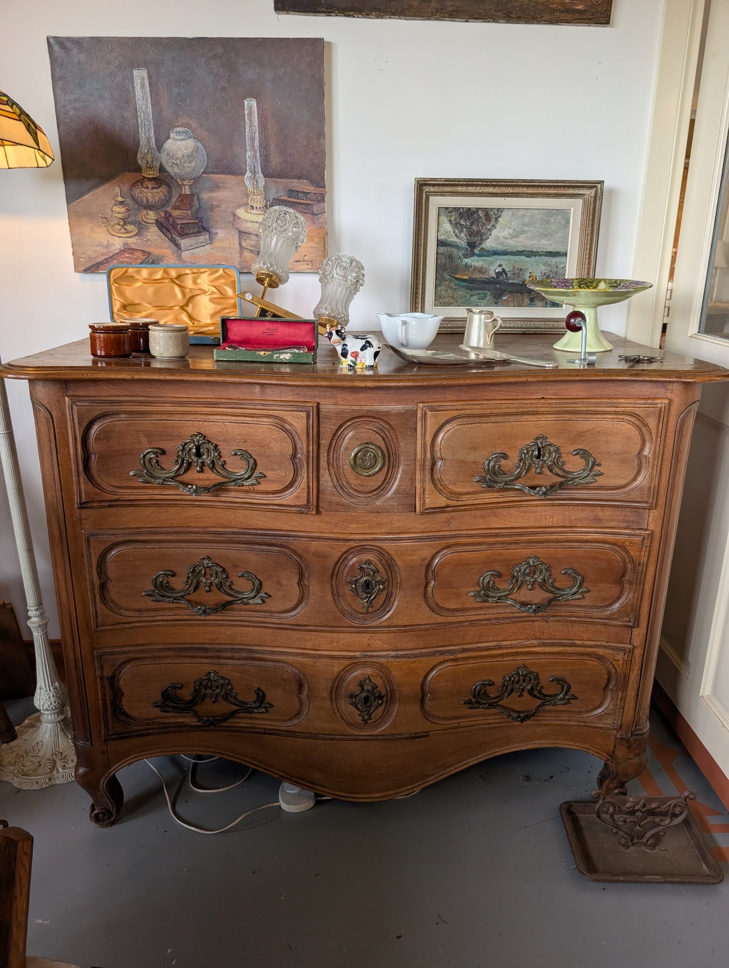 C18th Walnut chest of Drawers