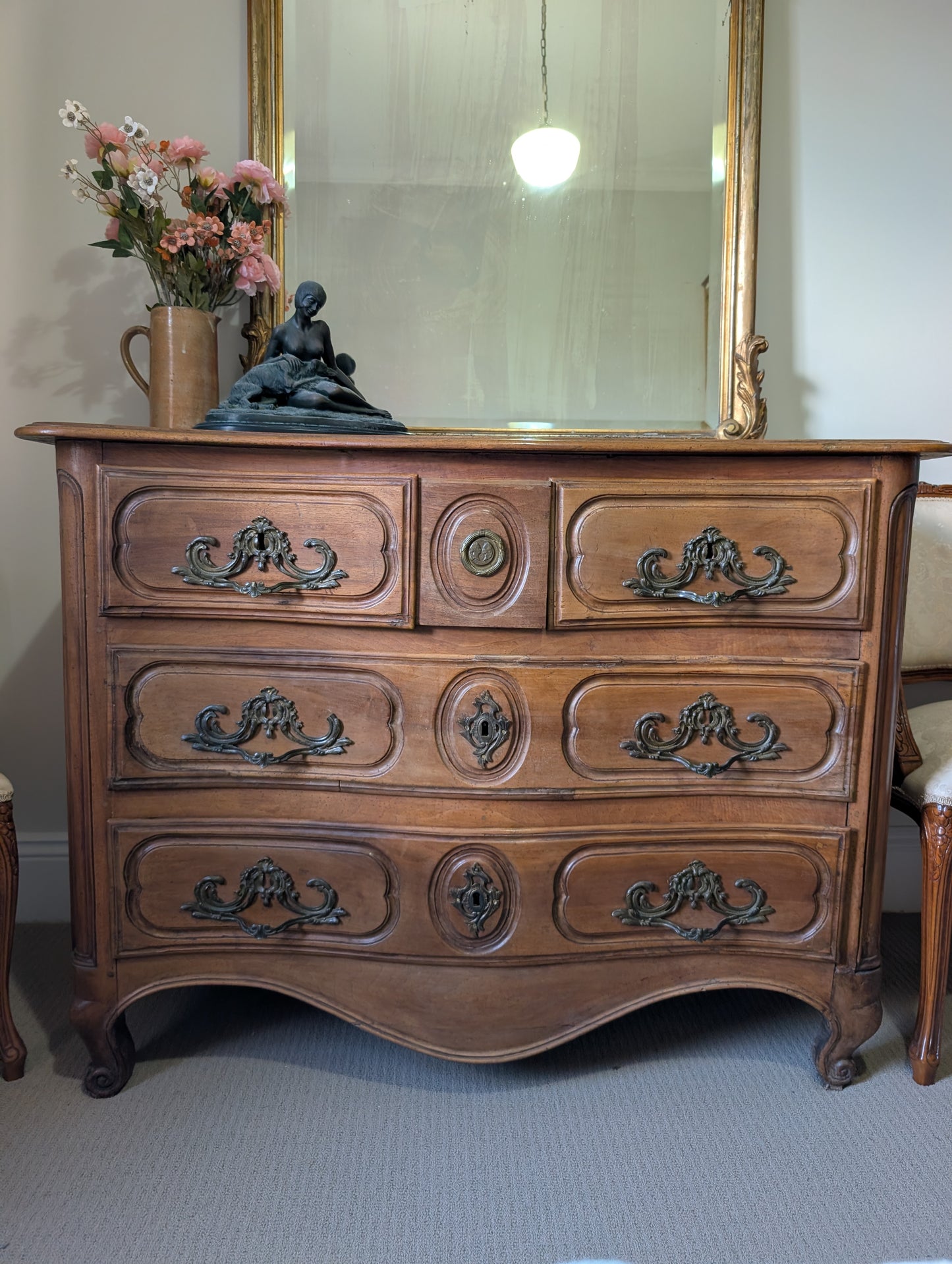 C18th Walnut chest of Drawers