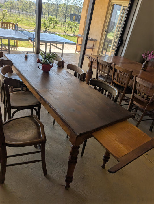 Chapelier table with extension