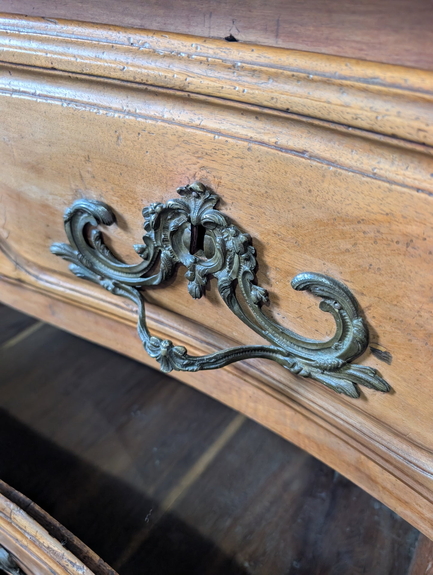 C18th Walnut chest of Drawers