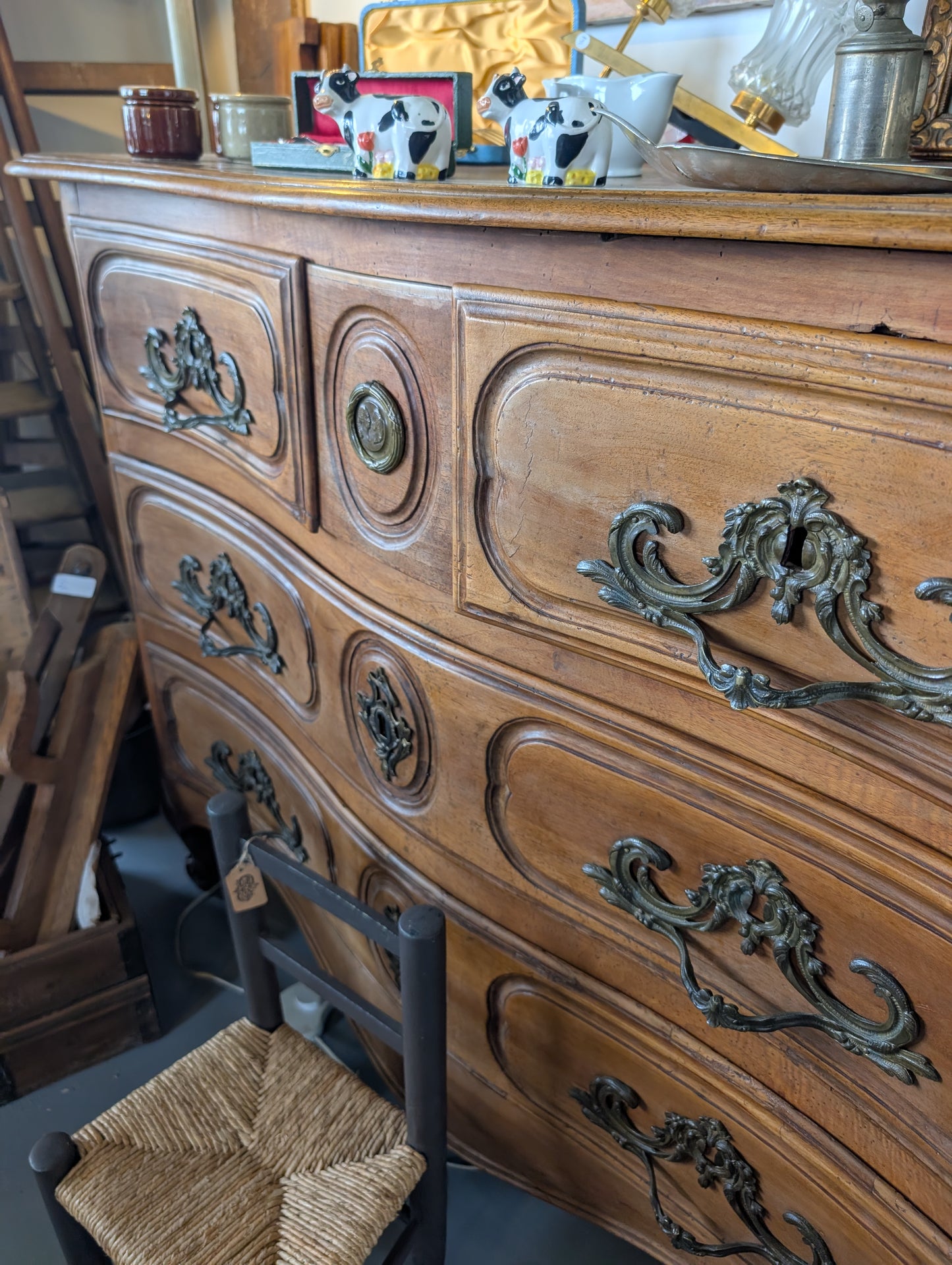 C18th Walnut chest of Drawers