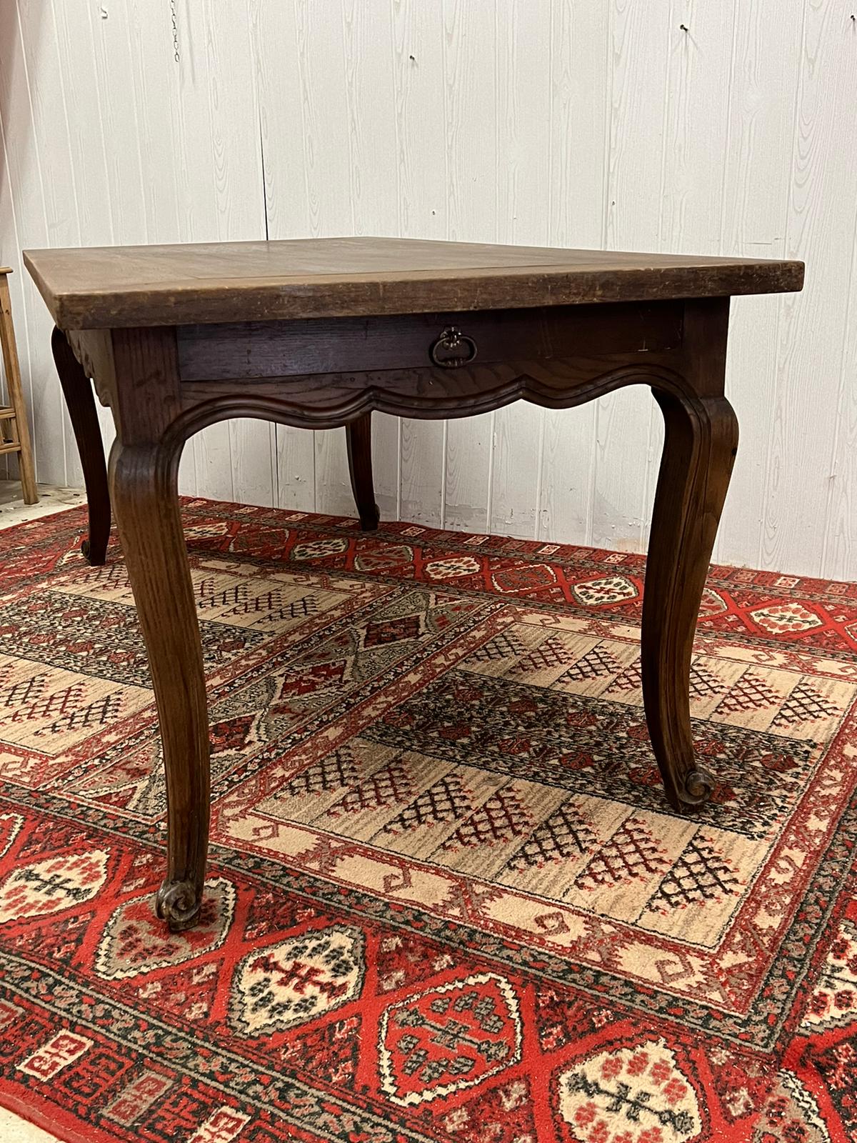 Louis XV style Dining table extendable