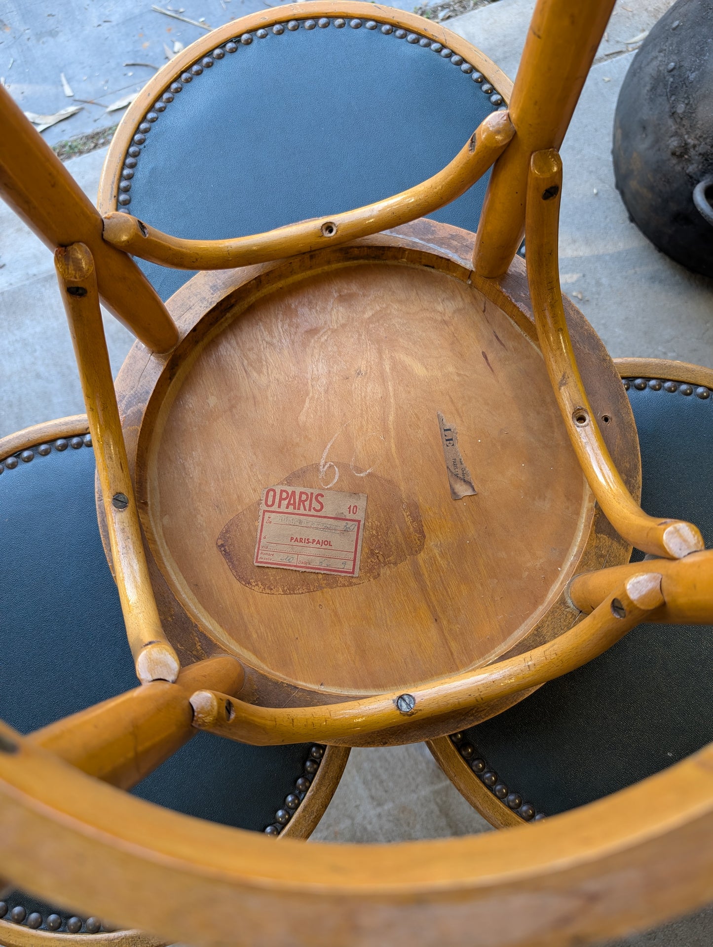 Set of 4 bar stool thonet style with leather top.